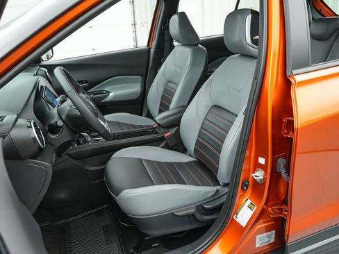 Used 2023 Nissan Kicks SR w/ SR Premium Package FWD image 11