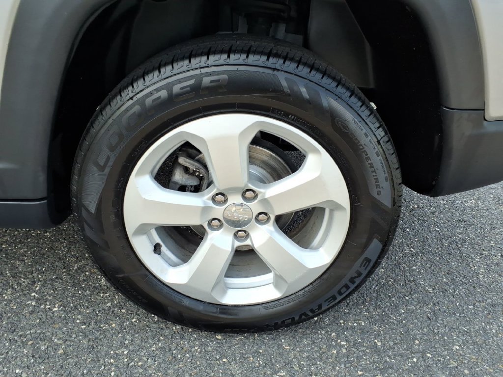 Used 2018 Jeep Compass Latitude AWD/4WD image 16
