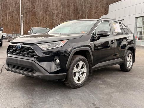 Used 2021 Toyota RAV4 XLE w/ Convenience Package image 10