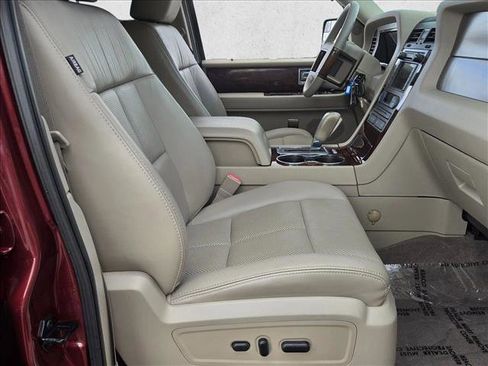 Used 2012 Lincoln Navigator 2WD image 24