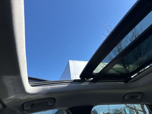 Used 2022 Chevrolet Bolt EUV Premier w/ Launch Edition image 30