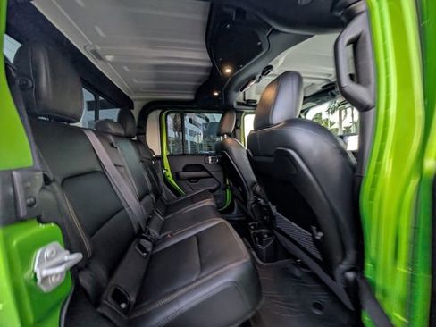 Used 2025 Jeep Gladiator Sport image 13