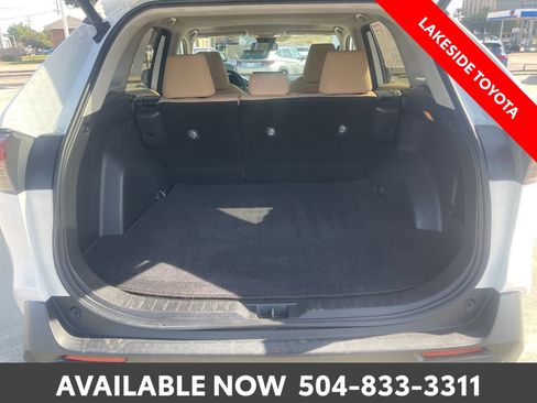 Used 2020 Toyota RAV4 XLE w/ Convenience Package FWD image 20