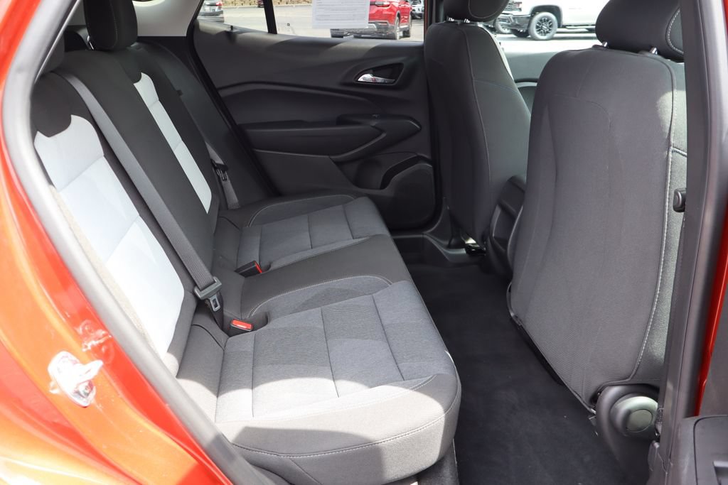 Used 2024 Chevrolet Trax LS w/ LS Convenience Package FWD image 19