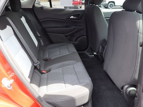 Used 2024 Chevrolet Trax LS w/ LS Convenience Package FWD image 19