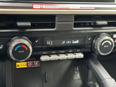 Certified 2025 Toyota Tacoma SR5 AWD/4WD image 21
