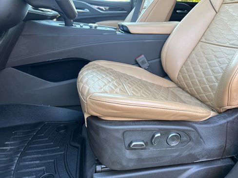 Used 2024 Cadillac Escalade ESV Premium Luxury w/ Performance Package image 11