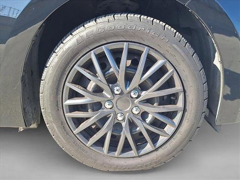 Used 2016 Toyota Corolla LE image 21