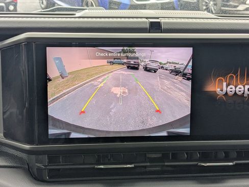 Used 2025 Jeep Wrangler Unlimited Sahara AWD/4WD image 30