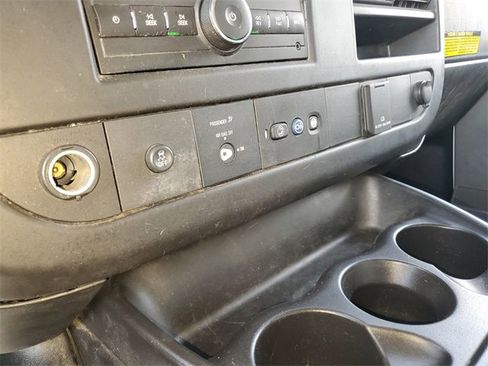 Used 2018 Chevrolet Express 2500 image 30