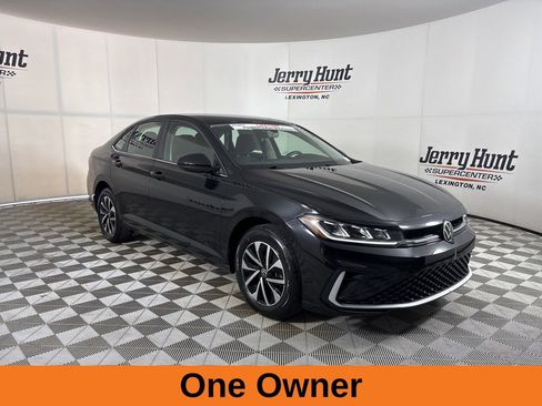 Used 2025 Volkswagen Jetta S image 4