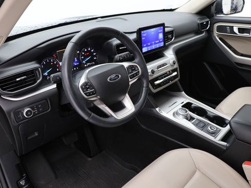 Used 2022 Ford Explorer XLT w/ Equipment Group 202A image 15