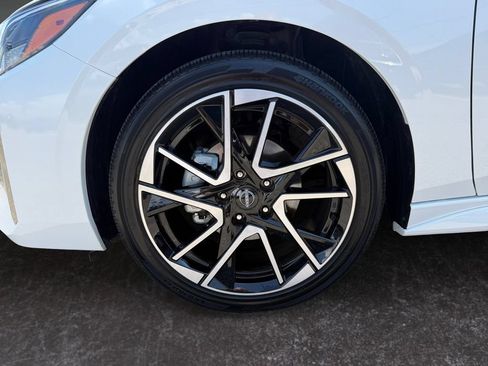 Used 2025 Nissan Sentra SR w/ SR Premium Package FWD image 9