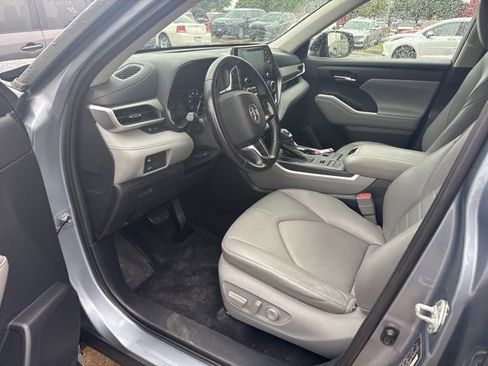 Used 2021 Toyota Highlander XLE image 10