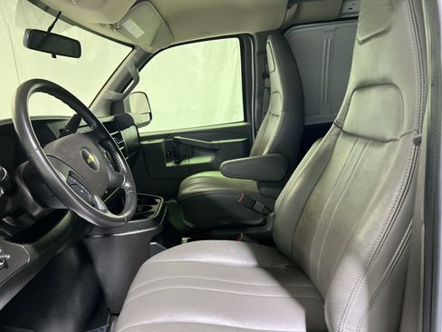 Used 2023 Chevrolet Express 3500 w/ Driver Convenience Package image 16