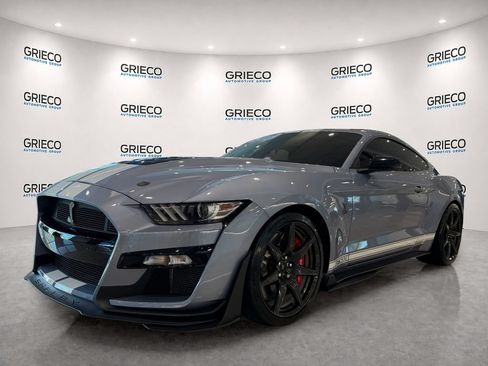 Used 2022 Ford Mustang Shelby GT500 w/ Carbon Fiber Track Pack RWD image 3