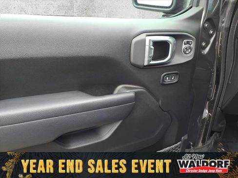 Used 2023 Jeep Gladiator Sport image 7