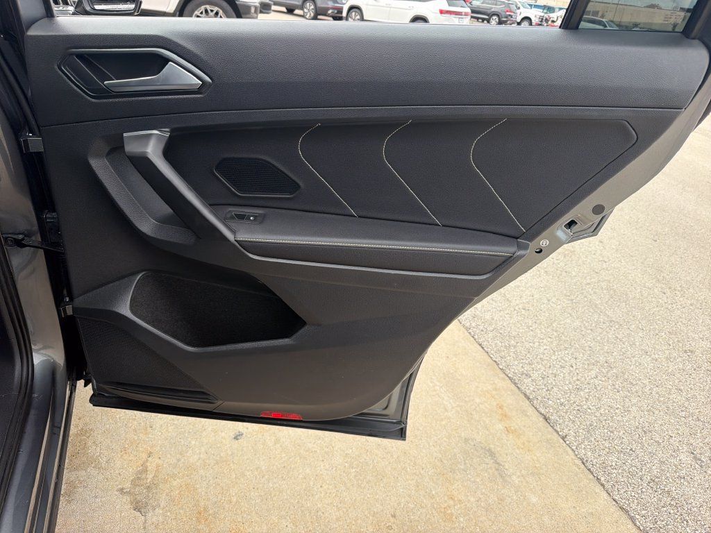 Certified 2023 Volkswagen Tiguan SE FWD image 22