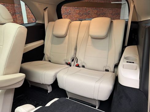 Used 2026 Mercedes-Benz GLS 450 4MATIC image 4