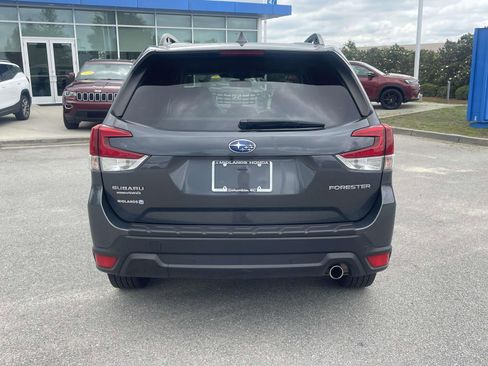 Used 2022 Subaru Forester Limited AWD/4WD image 5
