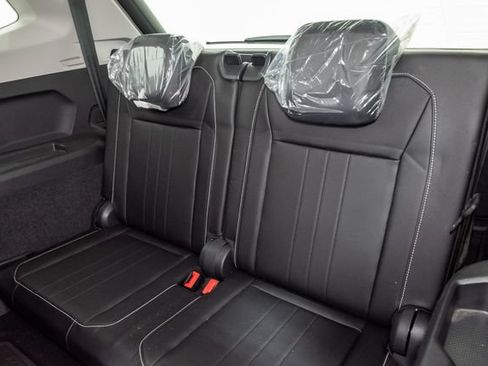 Used 2023 Volkswagen Tiguan SE FWD image 24