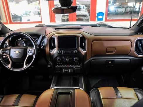 Used 2020 Chevrolet Silverado 3500 High Country image 16