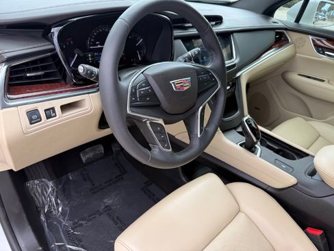 Used 2017 Cadillac XT5 Luxury w/ Driver Awareness Package image 21