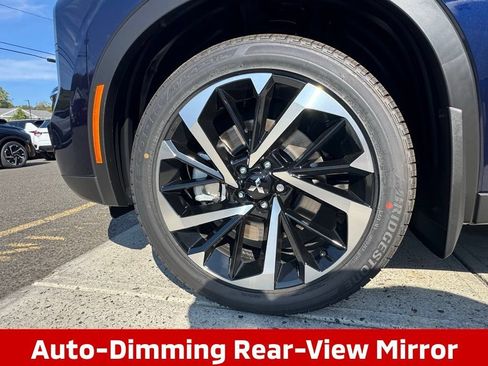 Used 2025 Mitsubishi Outlander SE AWD/4WD image 3