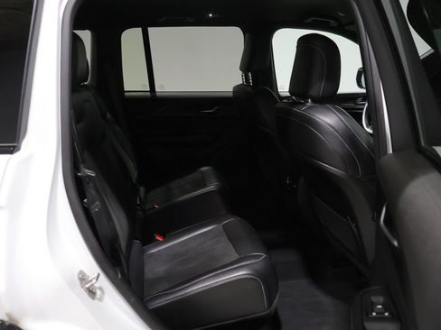 Used 2024 Jeep Grand Cherokee Altitude image 20