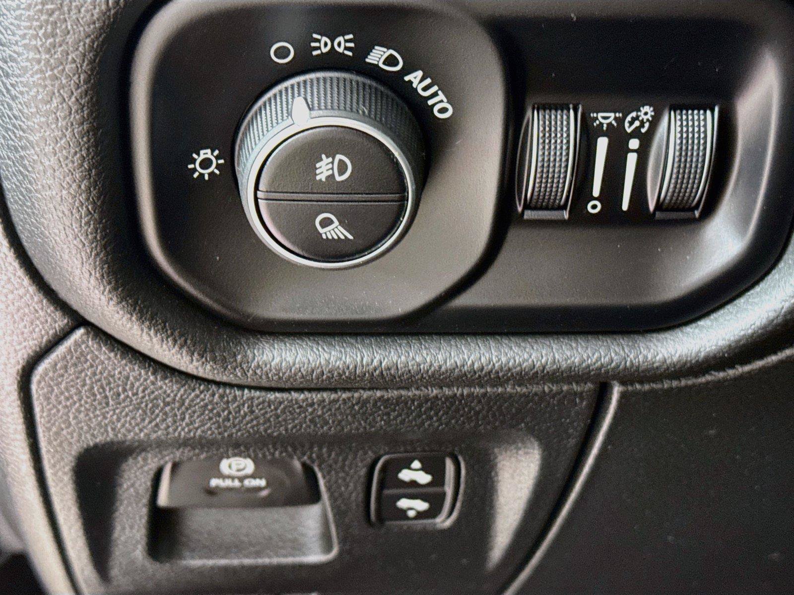 Used 2024 RAM 1500 Laramie AWD/4WD image 14