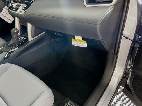 Used 2025 Toyota Corolla Cross AWD Hybrid image 34