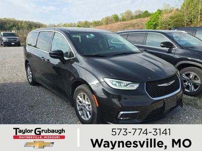Used 2023 Chrysler Pacifica Touring-L