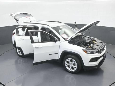 Used 2024 Jeep Compass Latitude AWD/4WD image 65