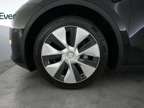 Used 2022 Tesla Model Y Long Range AWD/4WD image 19