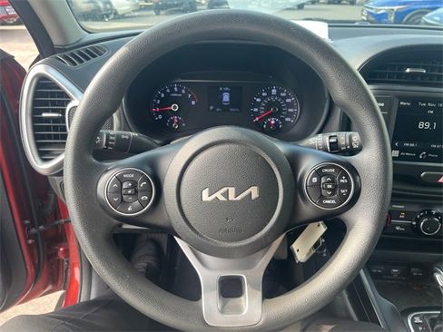 Used 2022 Kia Soul LX image 19