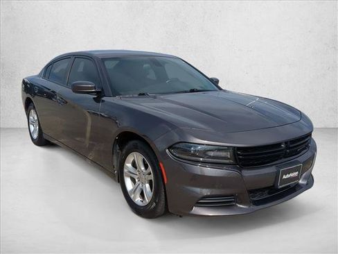 Used 2020 Dodge Charger SXT RWD image 3