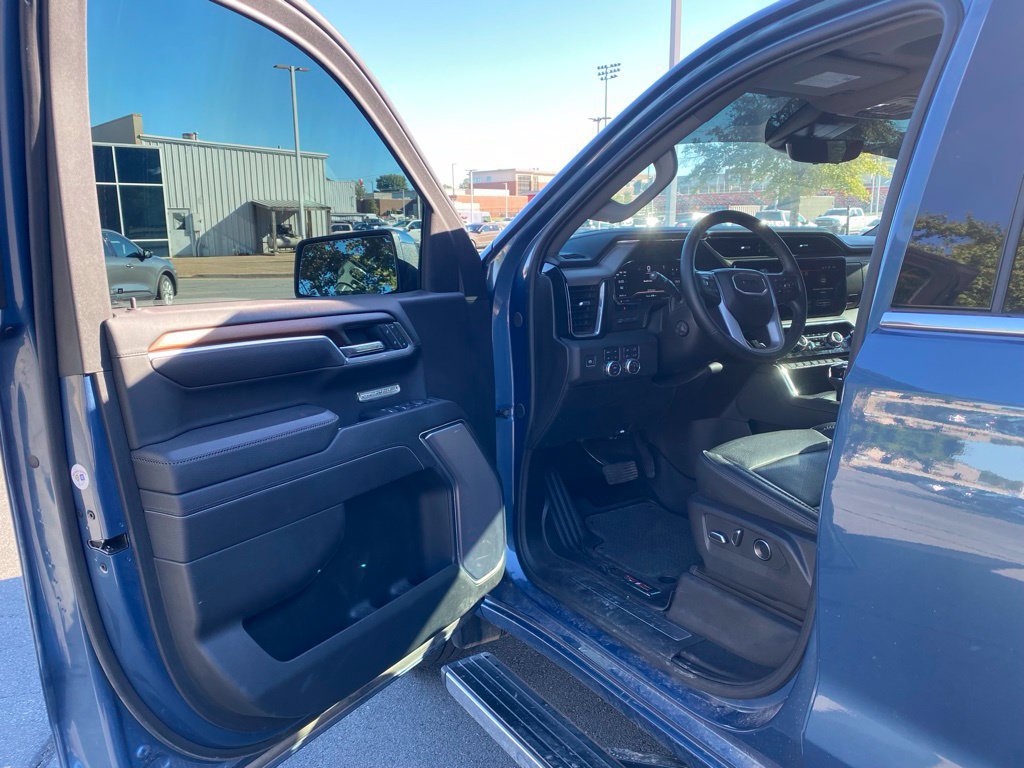 Used 2025 GMC Sierra 1500 Denali w/ Denali Reserve Package AWD/4WD image 11