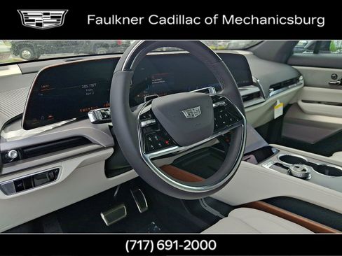New 2026 Cadillac Vistiq Sport w/ LPO, Floor Liner Package AWD/4WD image 17