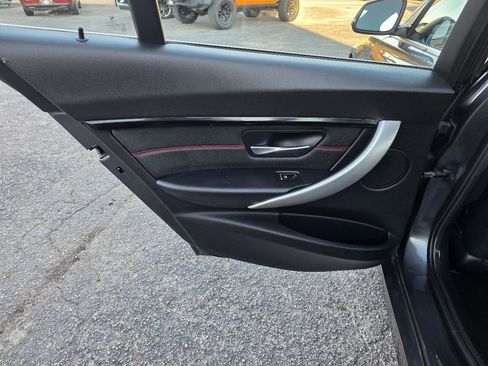 Used 2018 BMW 330i xDrive Sedan w/ Premium Package image 12