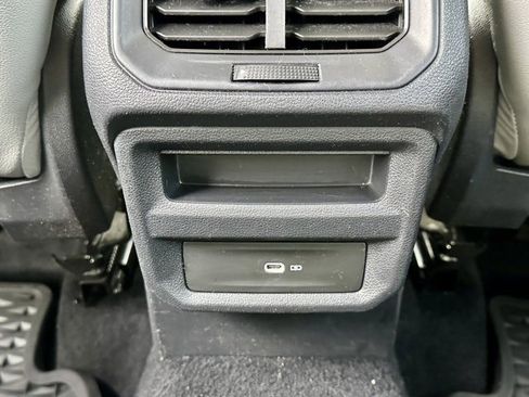 Used 2022 Volkswagen Taos SE image 18