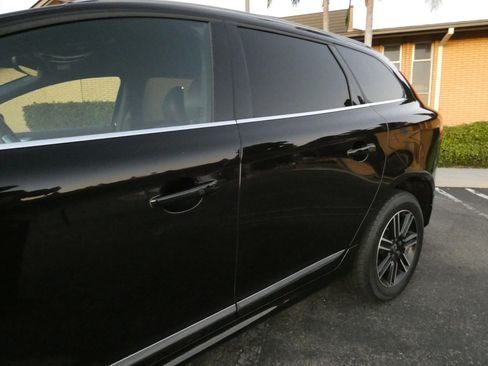 Used 2016 Volvo XC60 T6 Platinum image 13