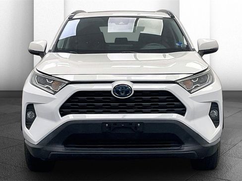 Used 2019 Toyota RAV4 XLE w/ Convenience Package image 2