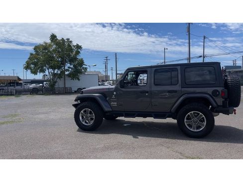 Used 2018 Jeep Wrangler Unlimited Sahara AWD/4WD image 8