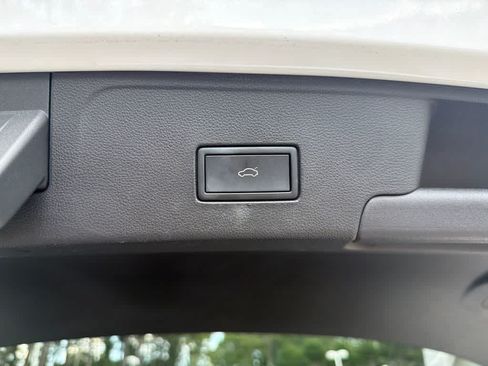 Used 2023 Volkswagen Atlas Cross Sport SEL AWD/4WD image 19