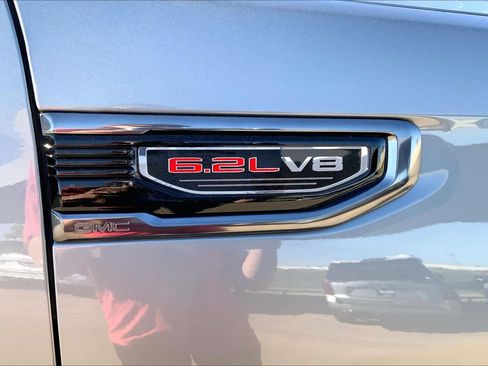 Used 2023 GMC Sierra 1500 AT4 w/ Technology Package AWD/4WD image 10