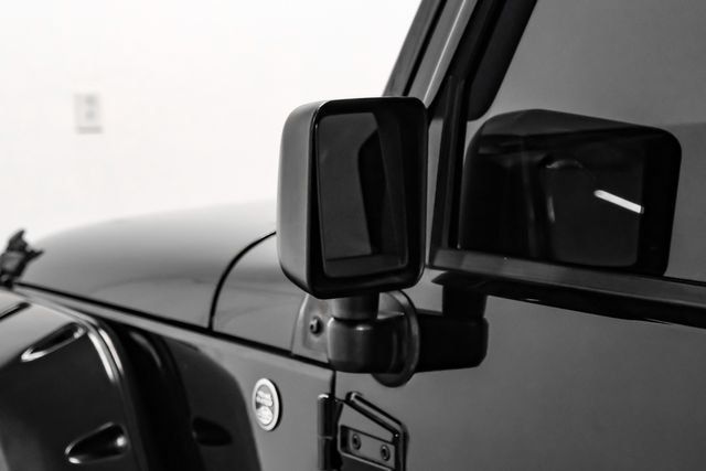 Used 2015 Jeep Wrangler Unlimited Sahara w/ Connectivity Group AWD/4WD image 38