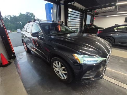 Used 2018 Volvo XC60 T5 Momentum w/ Vision Package AWD/4WD image 3