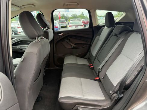 Used 2019 Ford Escape SE FWD image 17