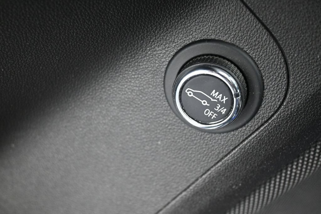 Used 2023 GMC Acadia SLE w/ Driver Convenience Package FWD image 27