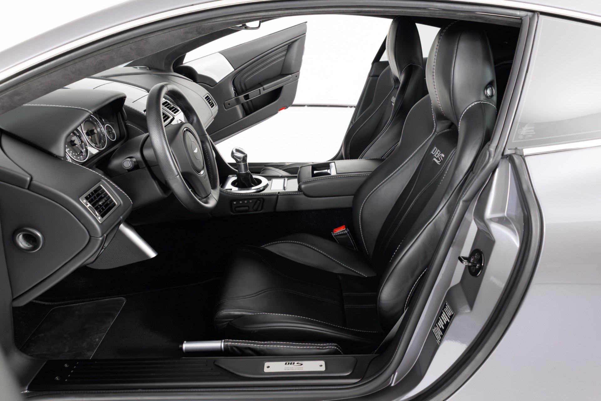 Used 2010 Aston Martin DBS Coupe RWD image 14